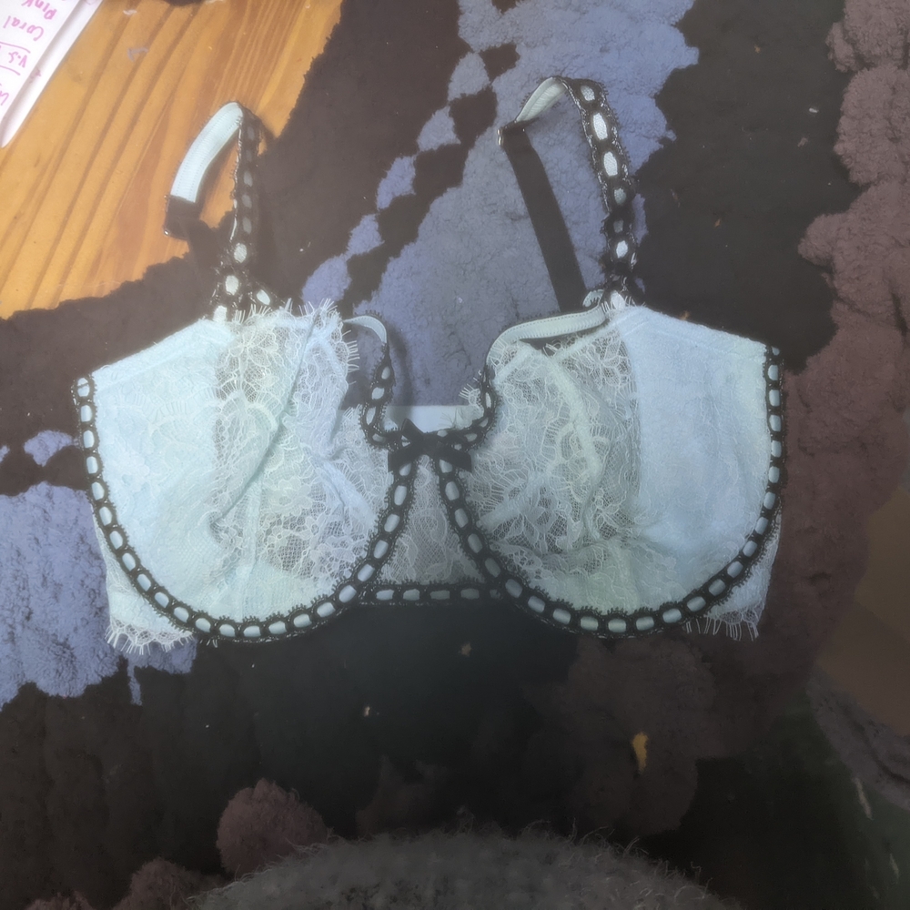 Elegant Lace Underwire Bra